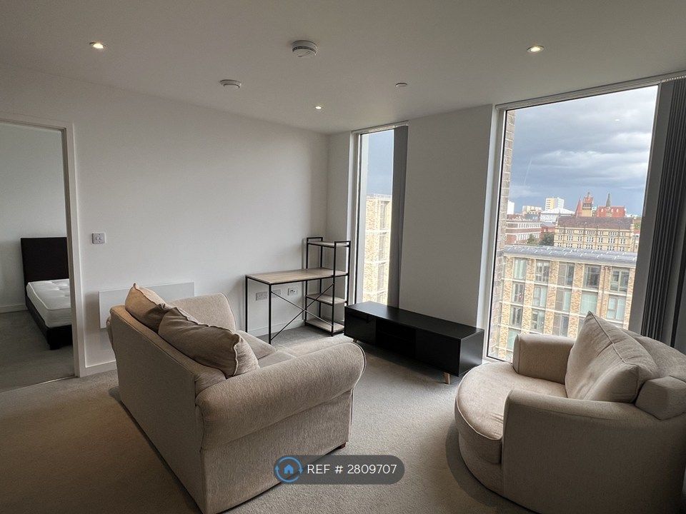 Property photo 1 of 15 Lounge
