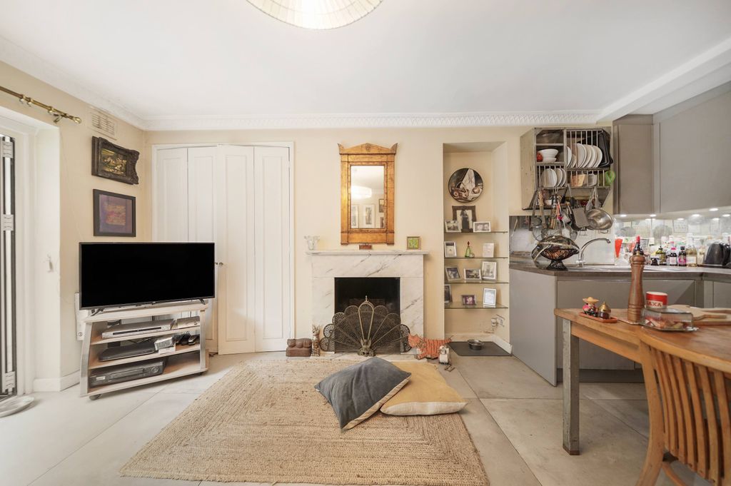 Property photo 2 of 13 67A Elsham Road - A5Maqwtzvfim1Shefiiv.Jpg