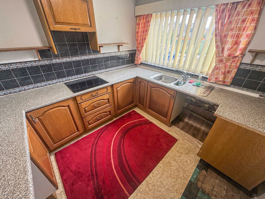 Property photo 2 of 12 Kitchen