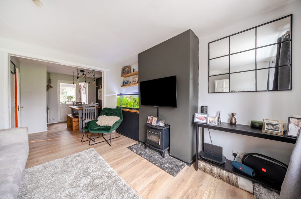 Property photo 2 of 16 Sitting Room