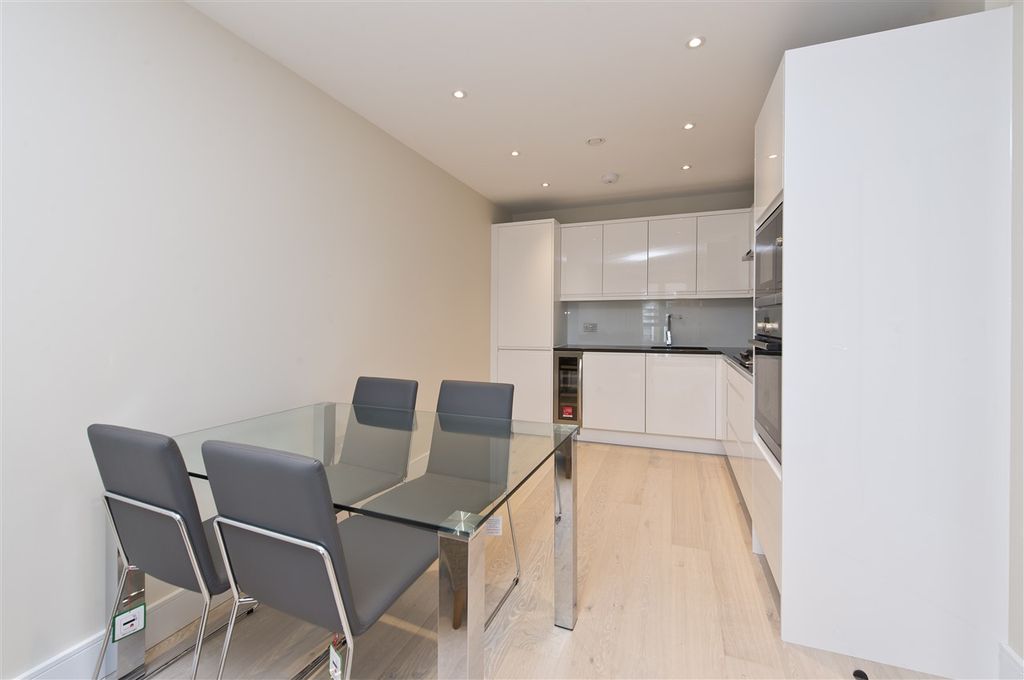 Property photo 2 of 7 Kitchen/Dining Area