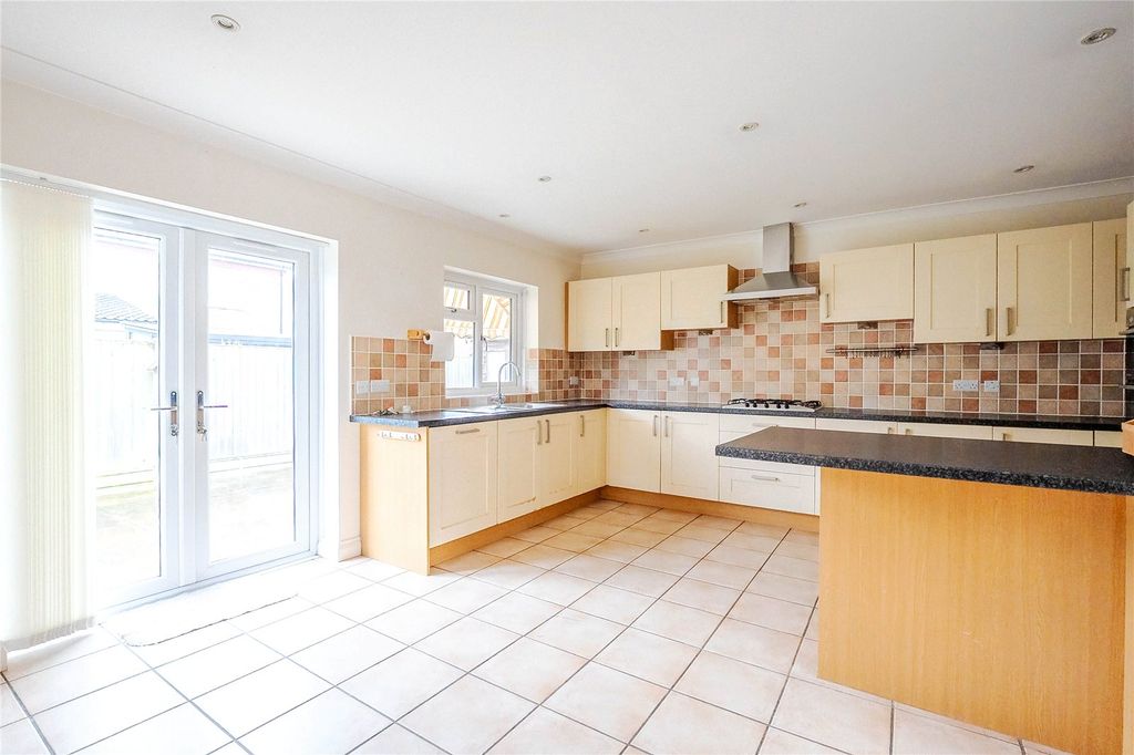 Property photo 3 of 16 Picture No. 11