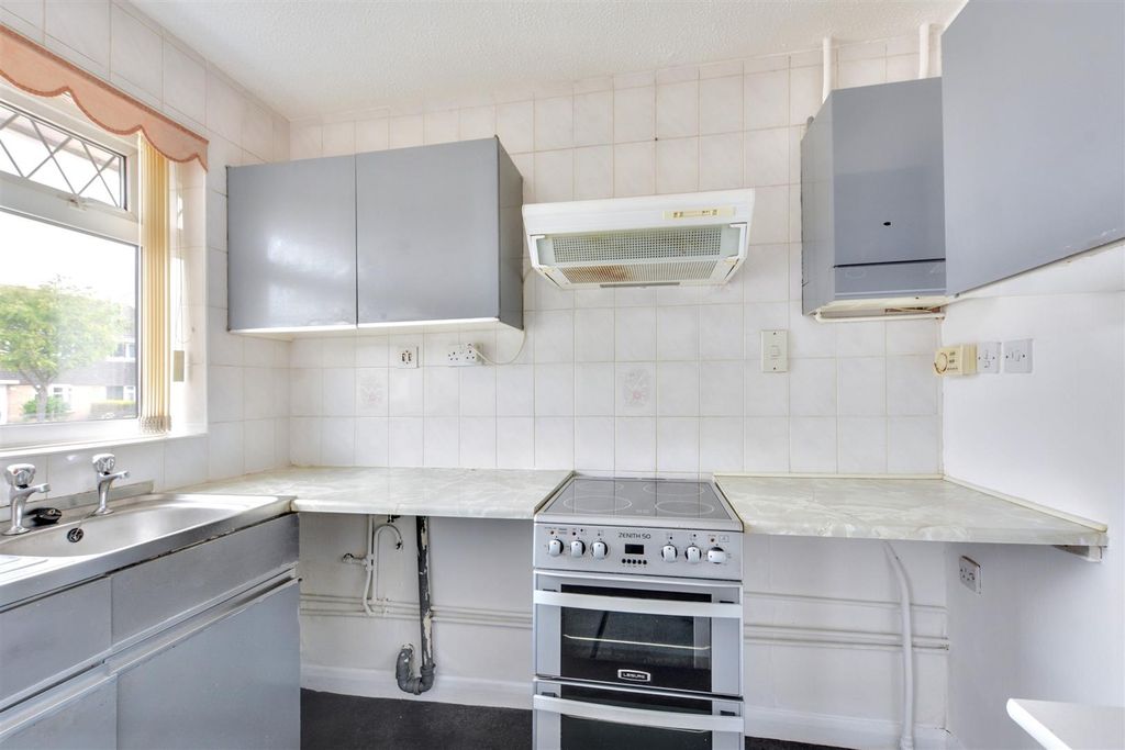 Property photo 3 of 13 Kitchen