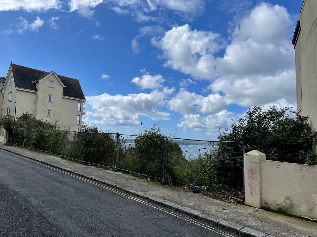 Property photo 3 of 6 Frontage