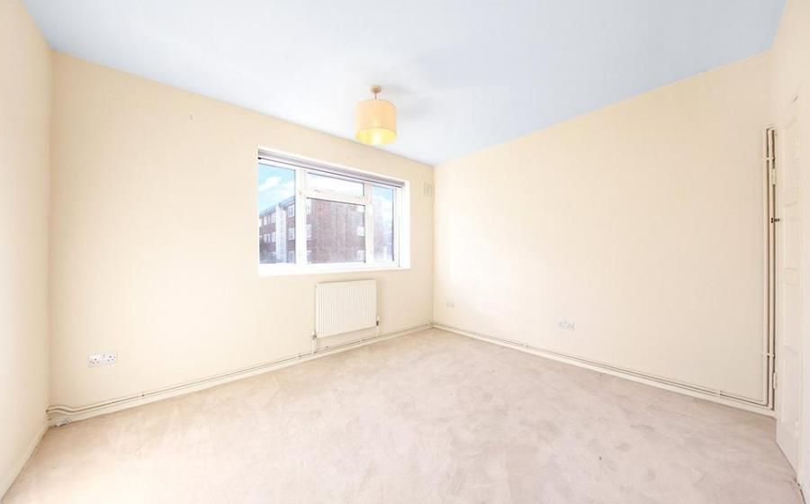 Property photo 3 of 5 293 Grove End Gardens 4 05.11.Png