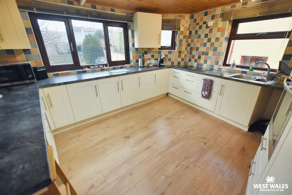 Property photo 3 of 22 11 (16).Jpg