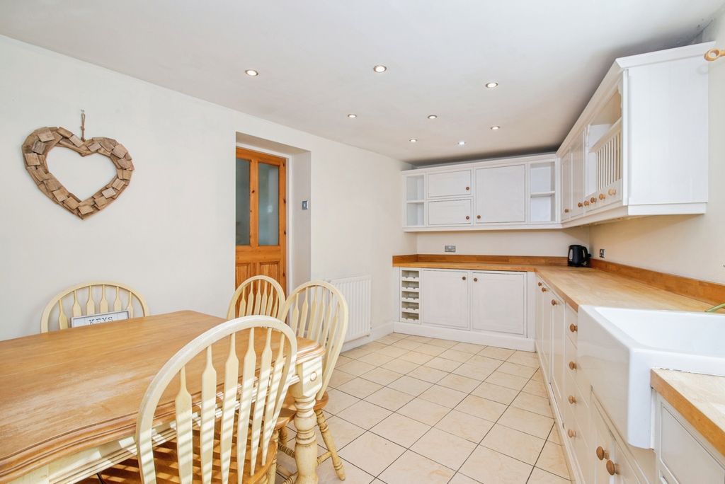 Property photo 3 of 15 Photo