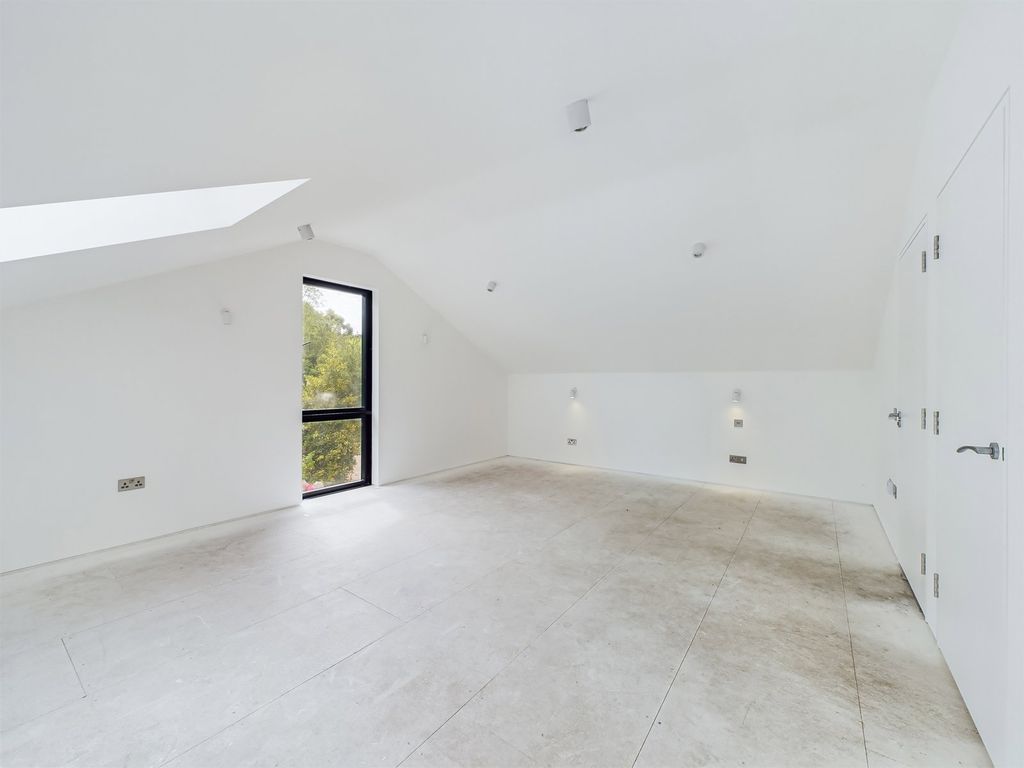 Additional image 13 of 5 bed detached house to rentHigher Trewrong, Polmear Hill, Par PL24