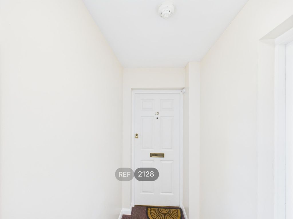 Property photo 2 of 9 Hallway