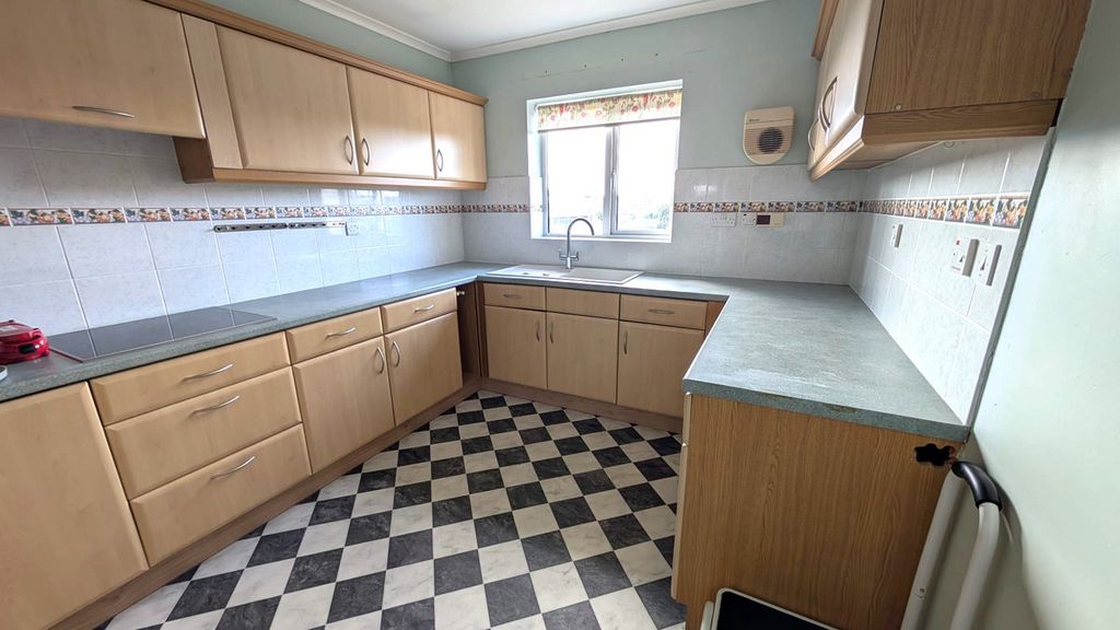 Property photo 2 of 6
