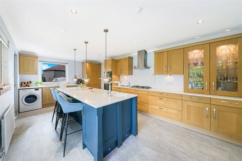 Additional image 8 of 5 bed detached house for saleGlassford Square, Tillicoultry, Clackmannanshire FK13
