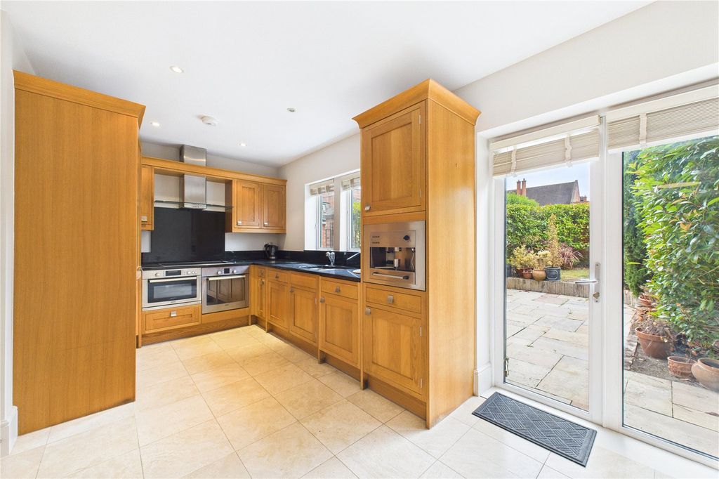 Property photo 3 of 23 Kitchen