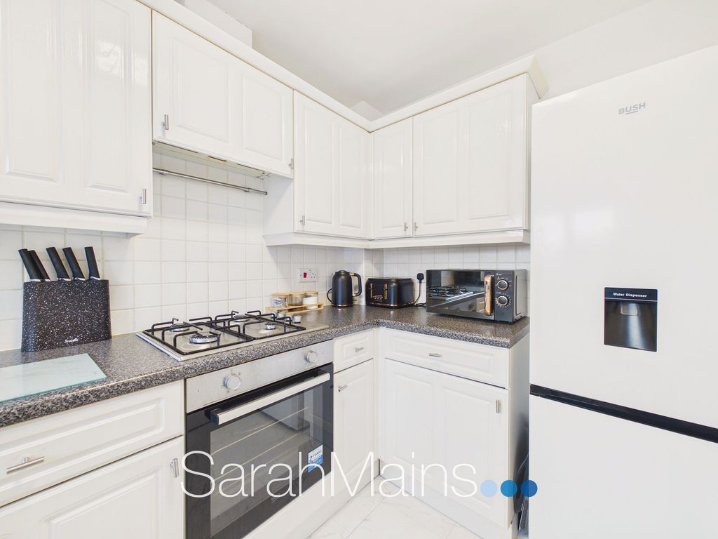 Property photo 3 of 12 Kitchen