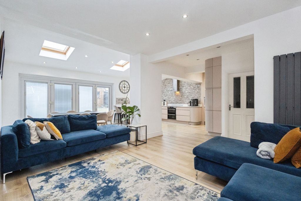 Property photo 2 of 25 Photography