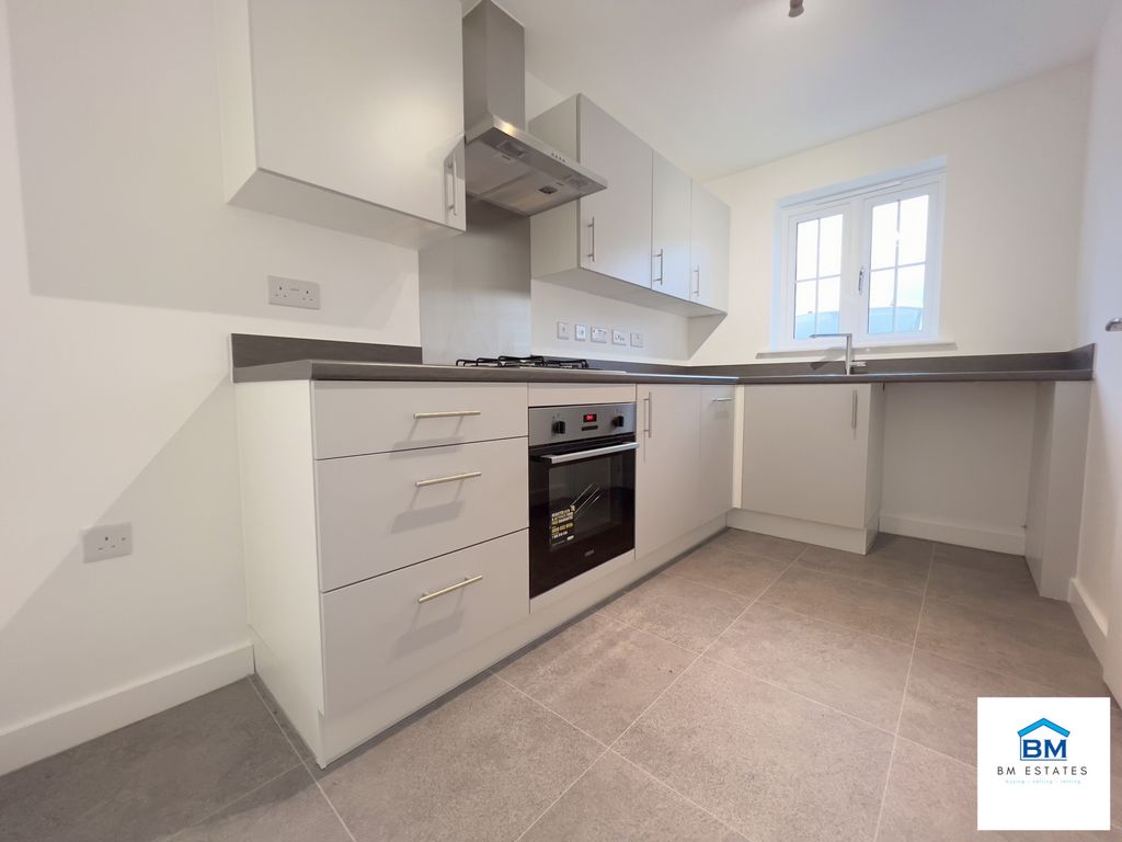 Property photo 3 of 8 Kitchen