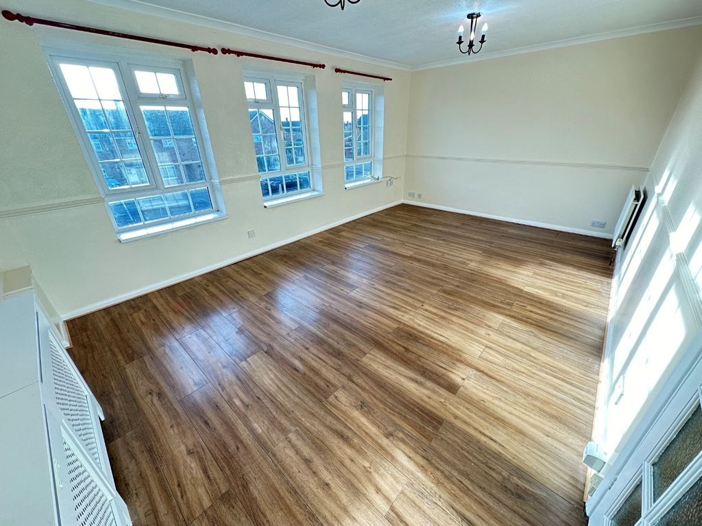 Property photo 2 of 7 1275613