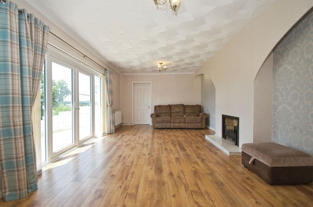 Property photo 3 of 27