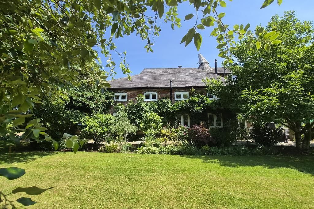 Property photo 2 of 27