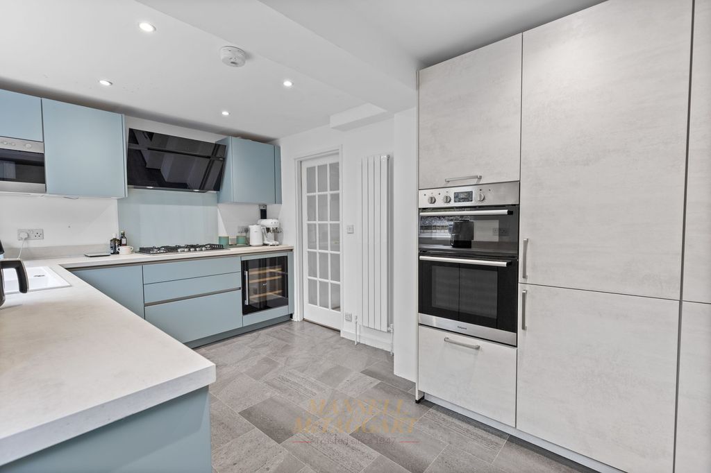 Property photo 3 of 25