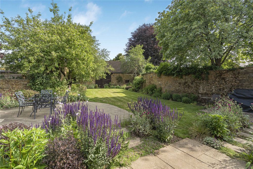 Property photo 2 of 15 Garden