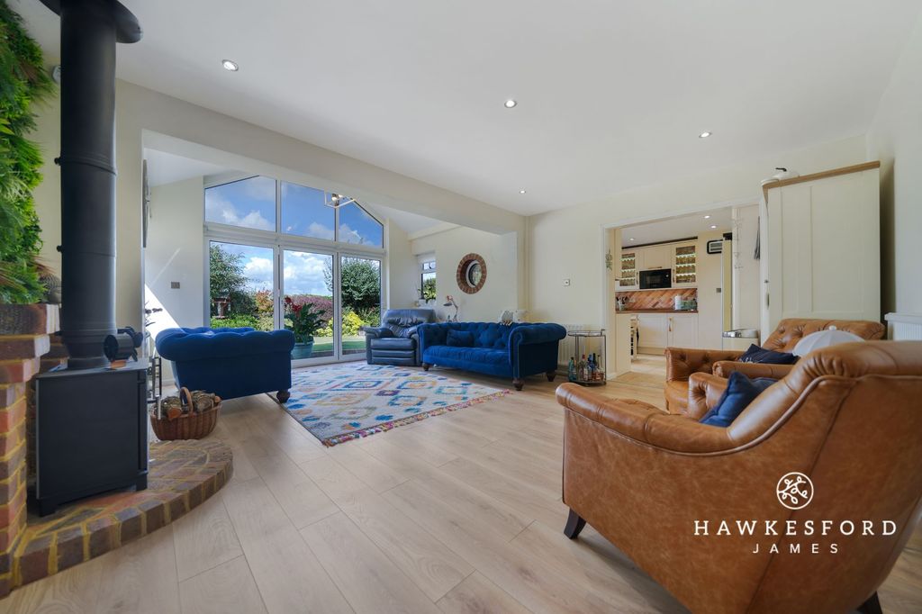 Property photo 3 of 22 Woodside Gardens - Family Room