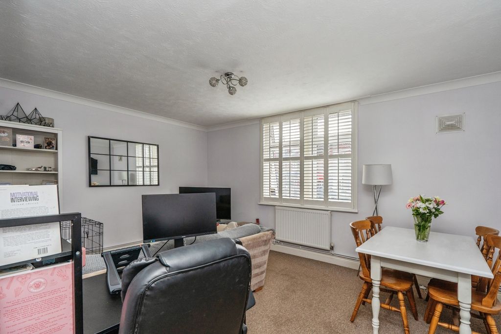 Property photo 3 of 17 Photo