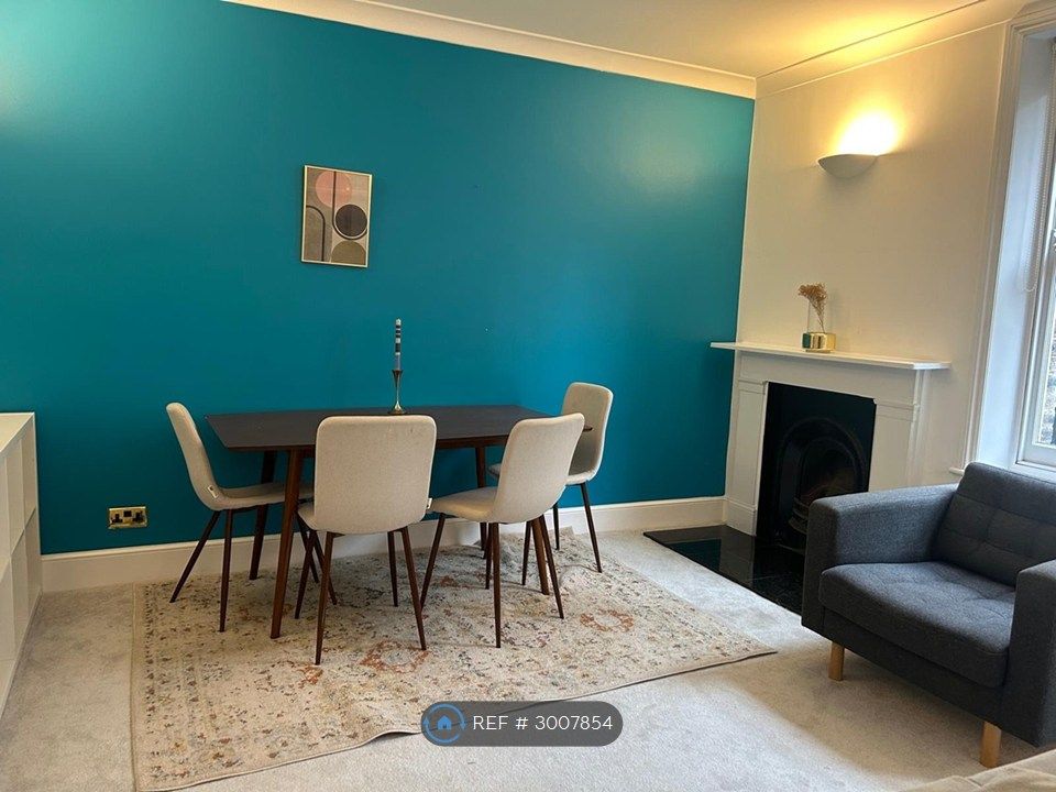 Property photo 3 of 11 Sitting Room