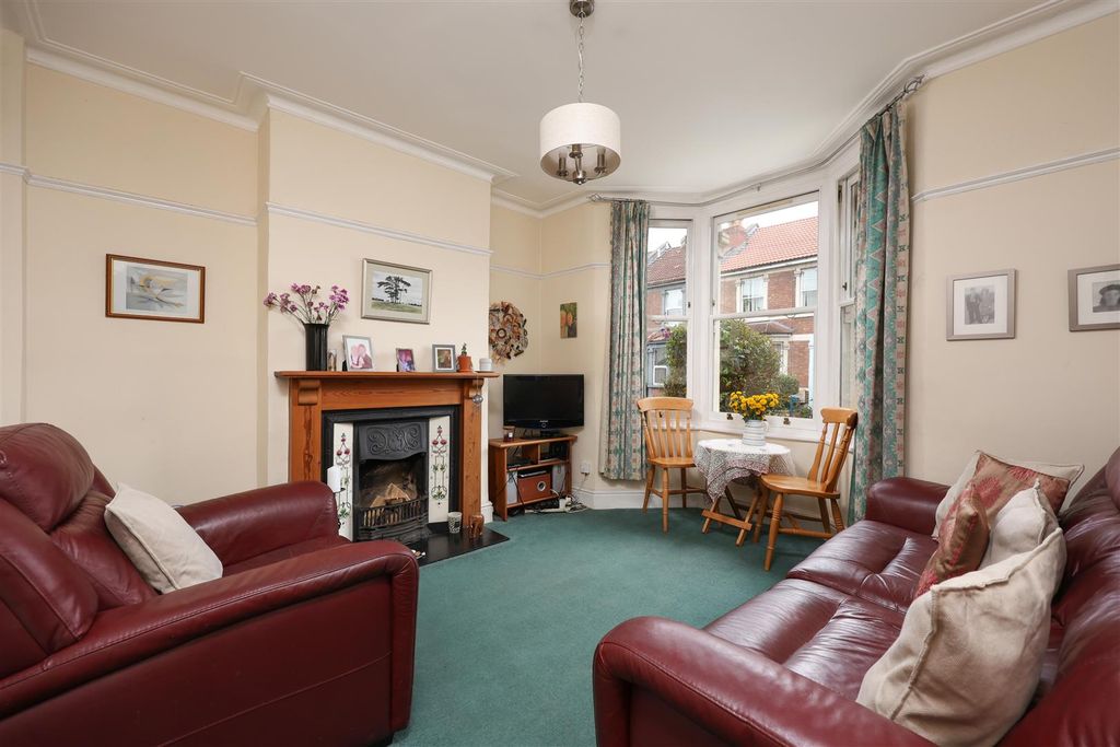 Property photo 2 of 13