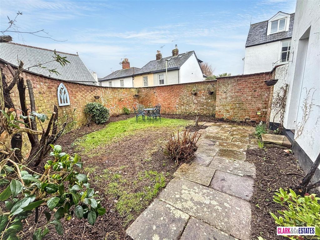 Property photo 3 of 15 Garden