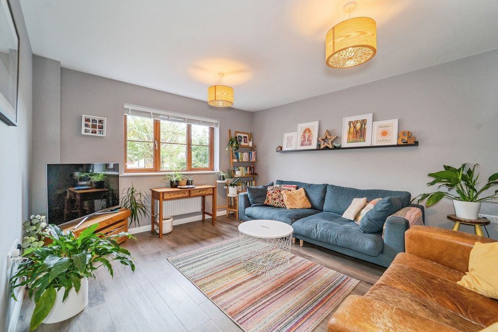 Property photo 2 of 15 Pbox-Img.Jpg