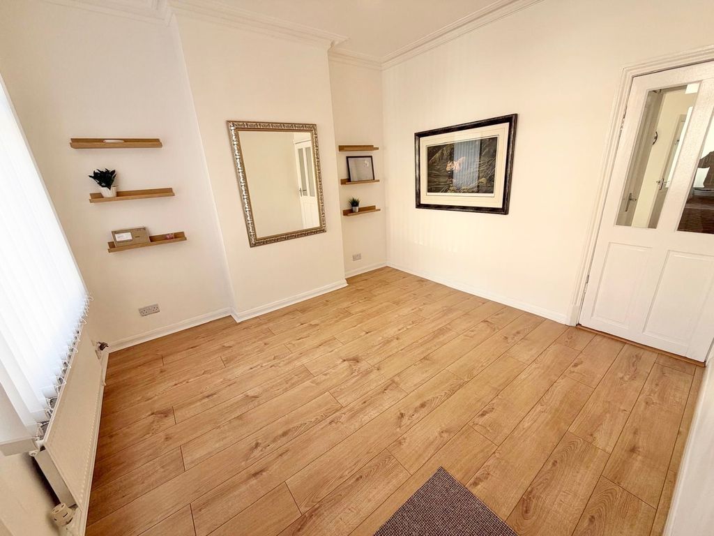 Property photo 3 of 27