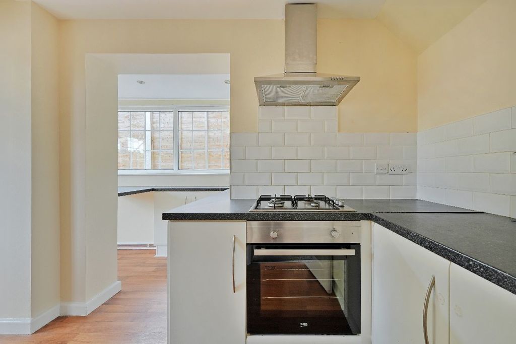 Property photo 2 of 33