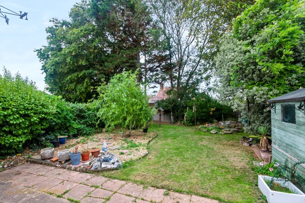 Property photo 2 of 12 Garden