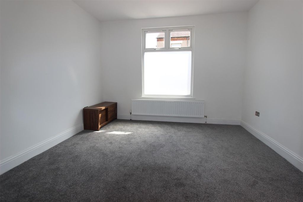 Property photo 3 of 10 Lounge