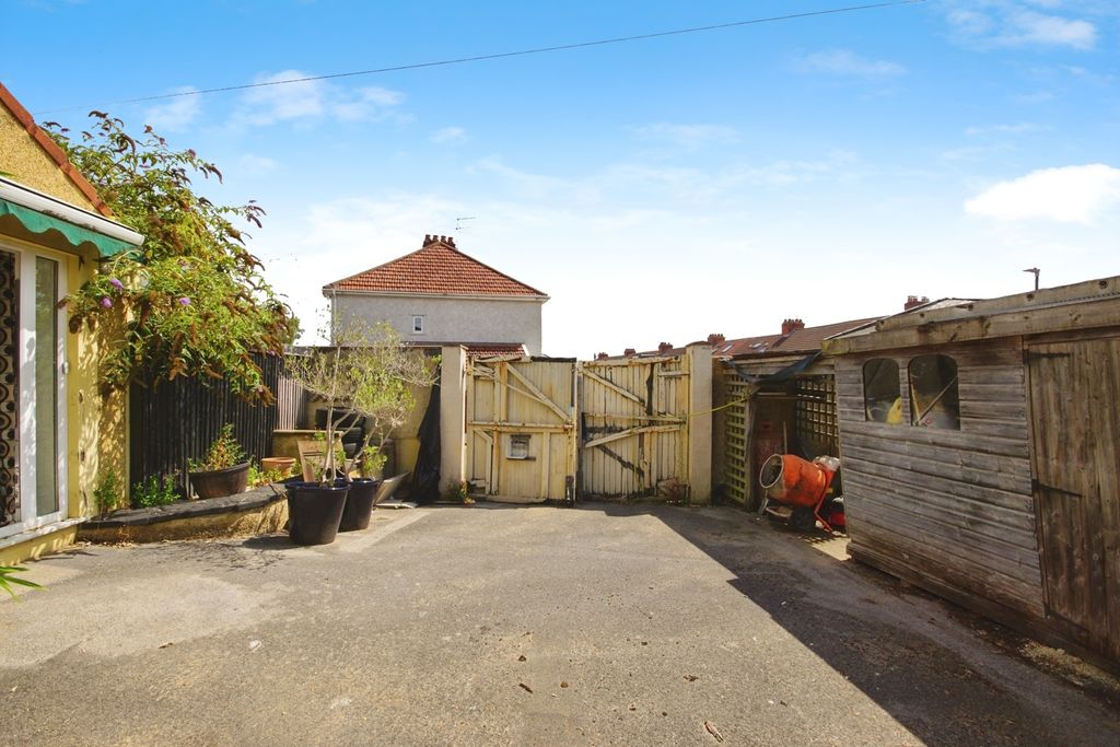 Property photo 3 of 17 Photo