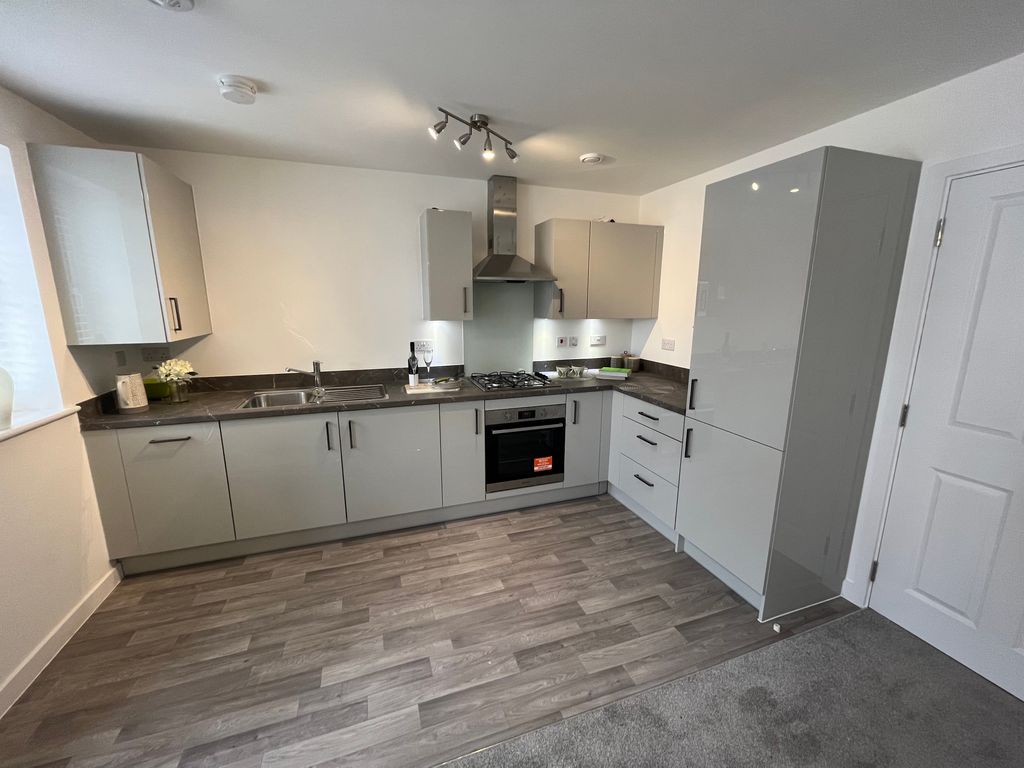 Property photo 2 of 8 Kitchen