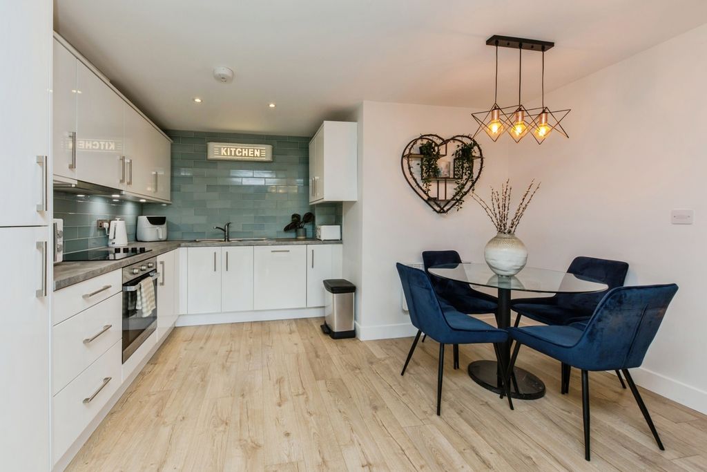 Property photo 3 of 17 Pbox-Img.Jpg