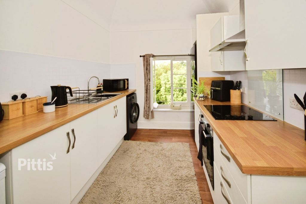 Property photo 2 of 12 Kitchen
