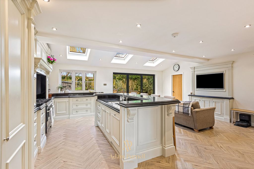 Property photo 2 of 30