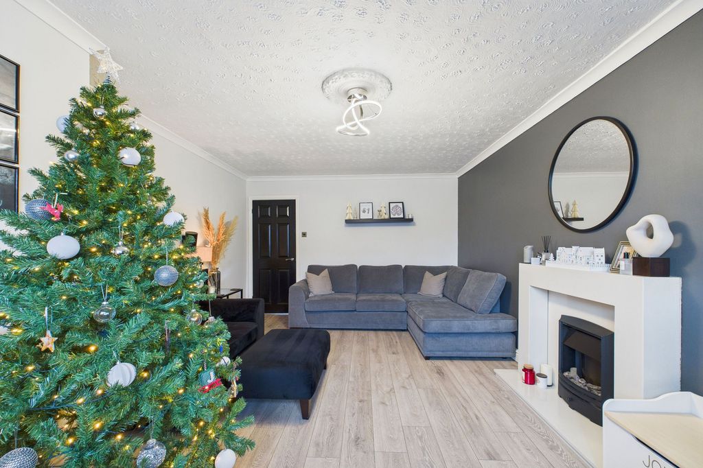 Property photo 3 of 23