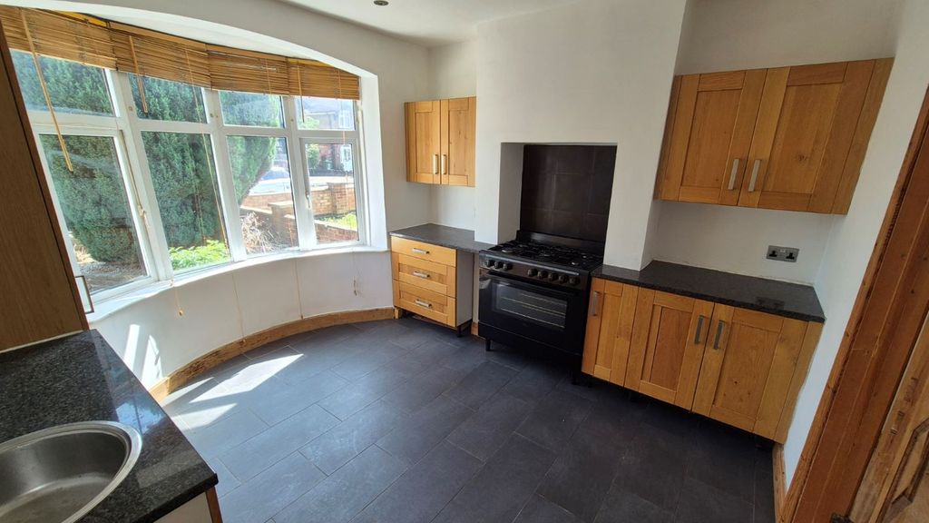 Property photo 2 of 31