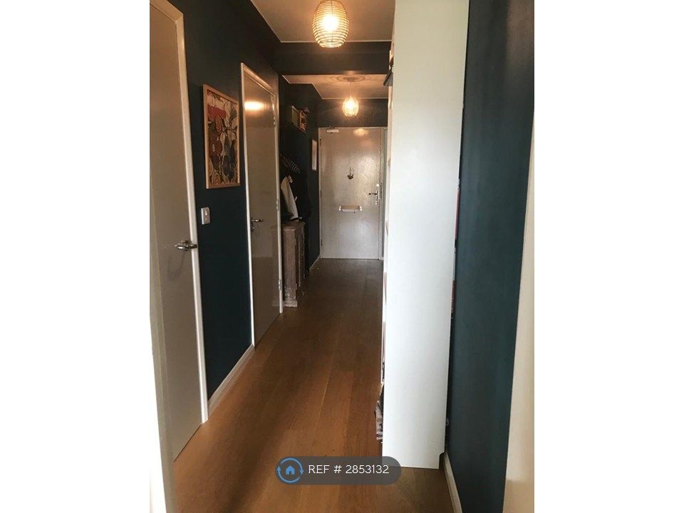 Property photo 3 of 11 Hallway