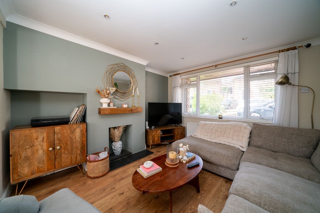 Property photo 2 of 14 34-Chaulden-Terrace-1006