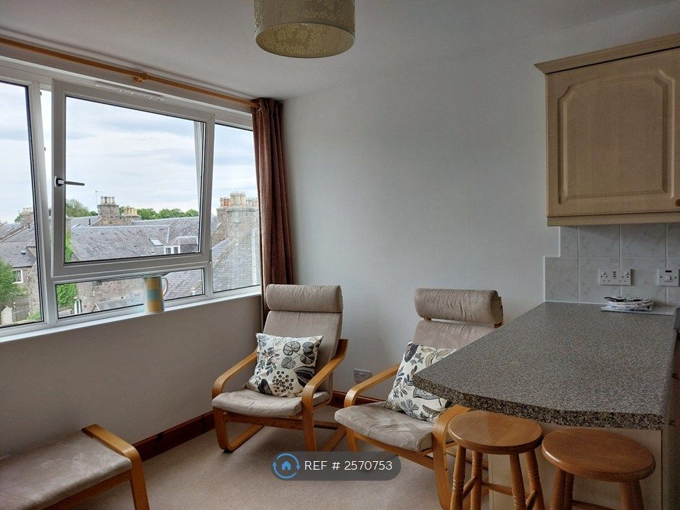 Property photo 2 of 10 Lounge Area