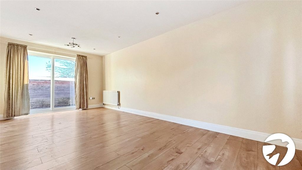 Property photo 3 of 11 Picture No. 10