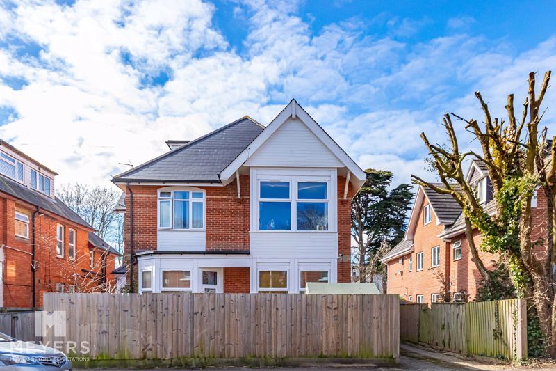 Property photo 1 of 10 Photo 9