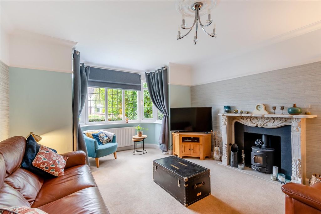 Property photo 3 of 19 8664282-Interior01.Jpg