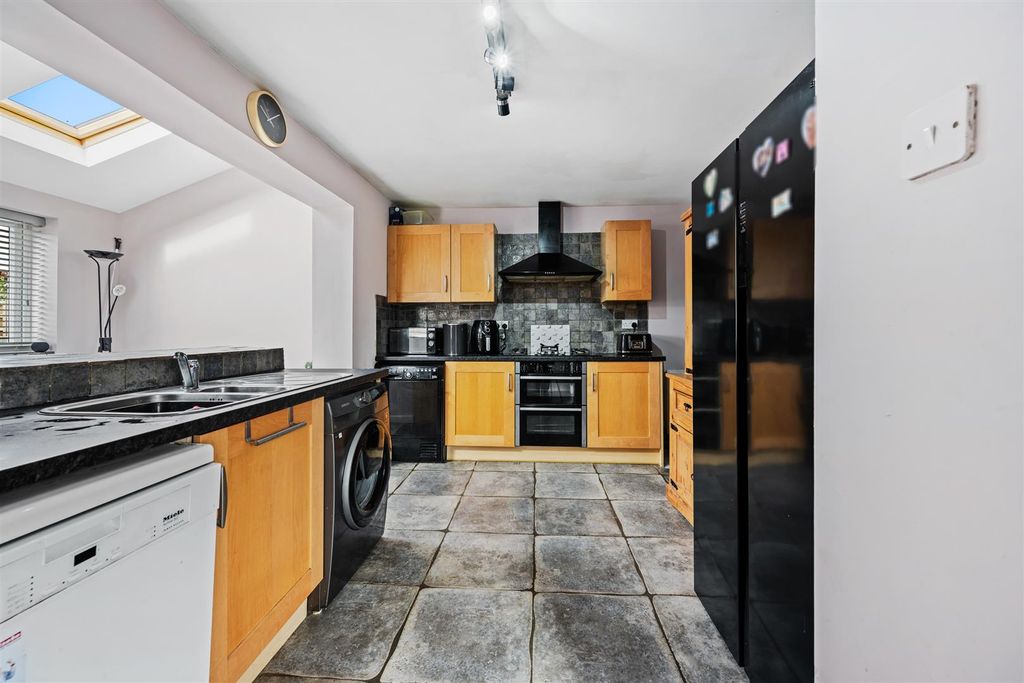 Property photo 3 of 27 Kitchen