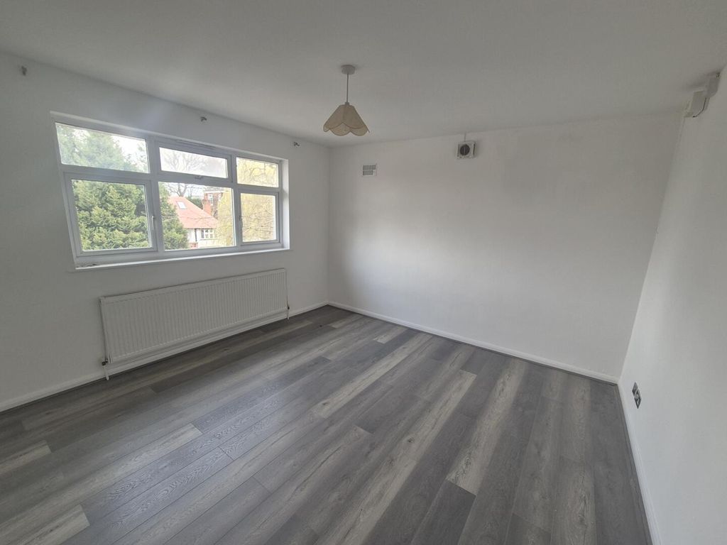 Property photo 3 of 12 Living Room