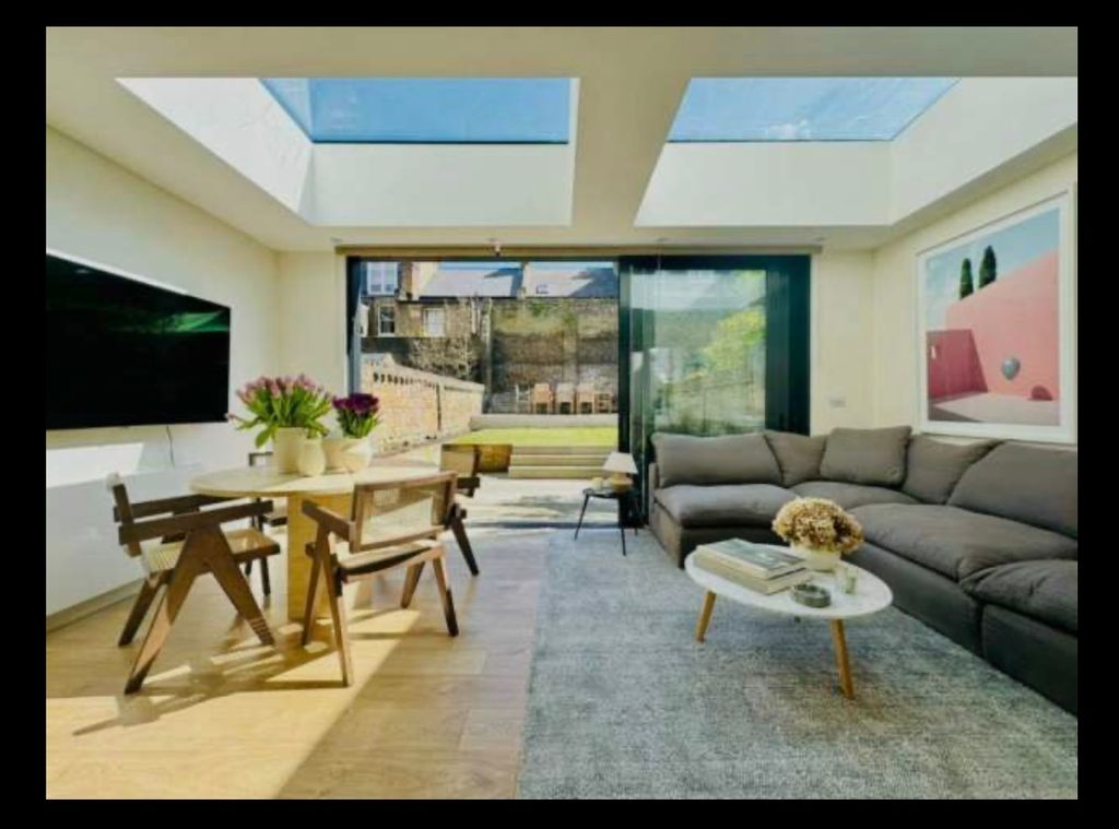 Property photo 2 of 11